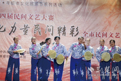 大悟油梓樹藝術(shù)團《十個妯娌逛縣城》。.jpg