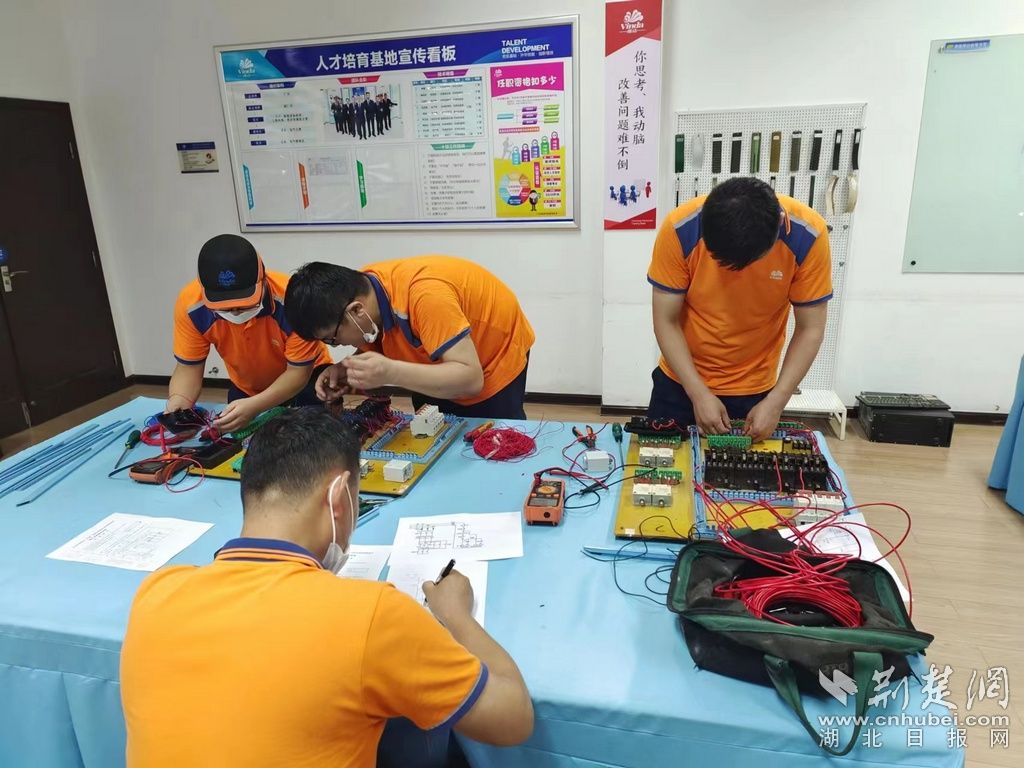 維達(dá)電工實(shí)操。通訊員供圖.jpeg