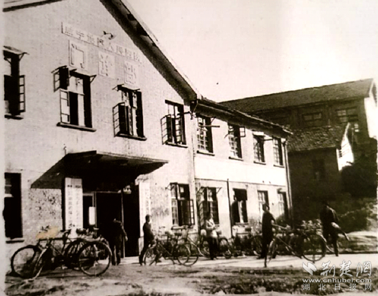湖北醫(yī)學(xué)院咸寧分院附屬醫(yī)院(咸寧專署人民醫(yī)院)門診部_副本.png.png